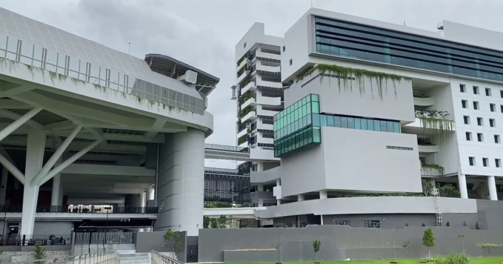 Browse JCs in Singapore according to cut-off points and special programmes to find the best fit for your next phase of studies.